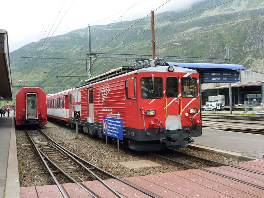 Schweiz Rundreise, Glacier Express, langsamste Schnellzug der Welt
