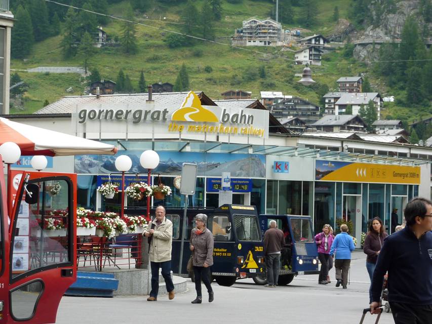 Schweiz Rundreise, Zermatt, Talstation der Gornergrat Zahnradbahn