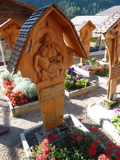 Schweiz Rundreise, Dorf Niederwald, Niderwaud, Grab von Cesar Ritz
